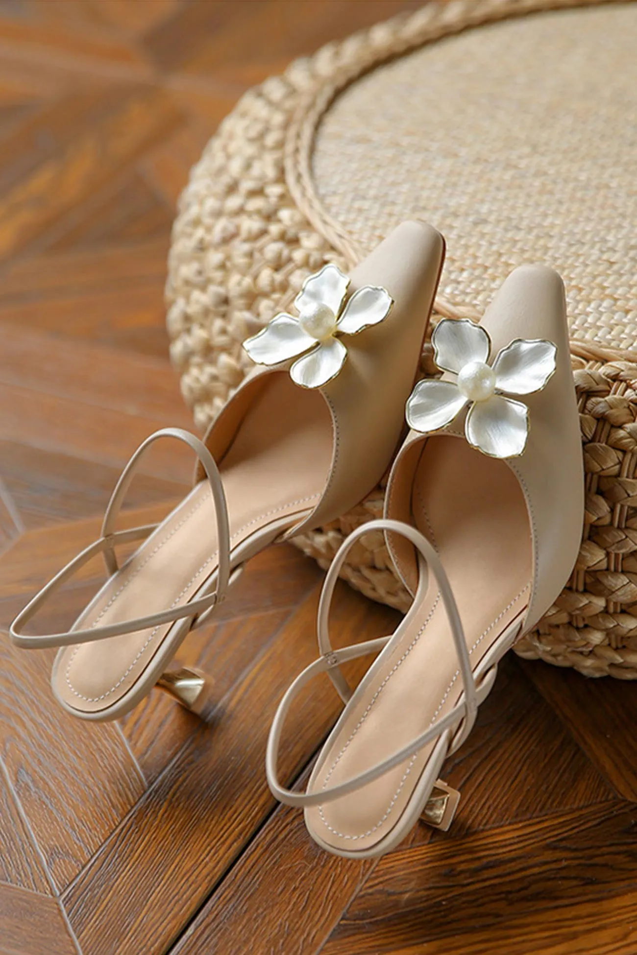 Amozae-Pearl Flower Pointed-Toe Pumps