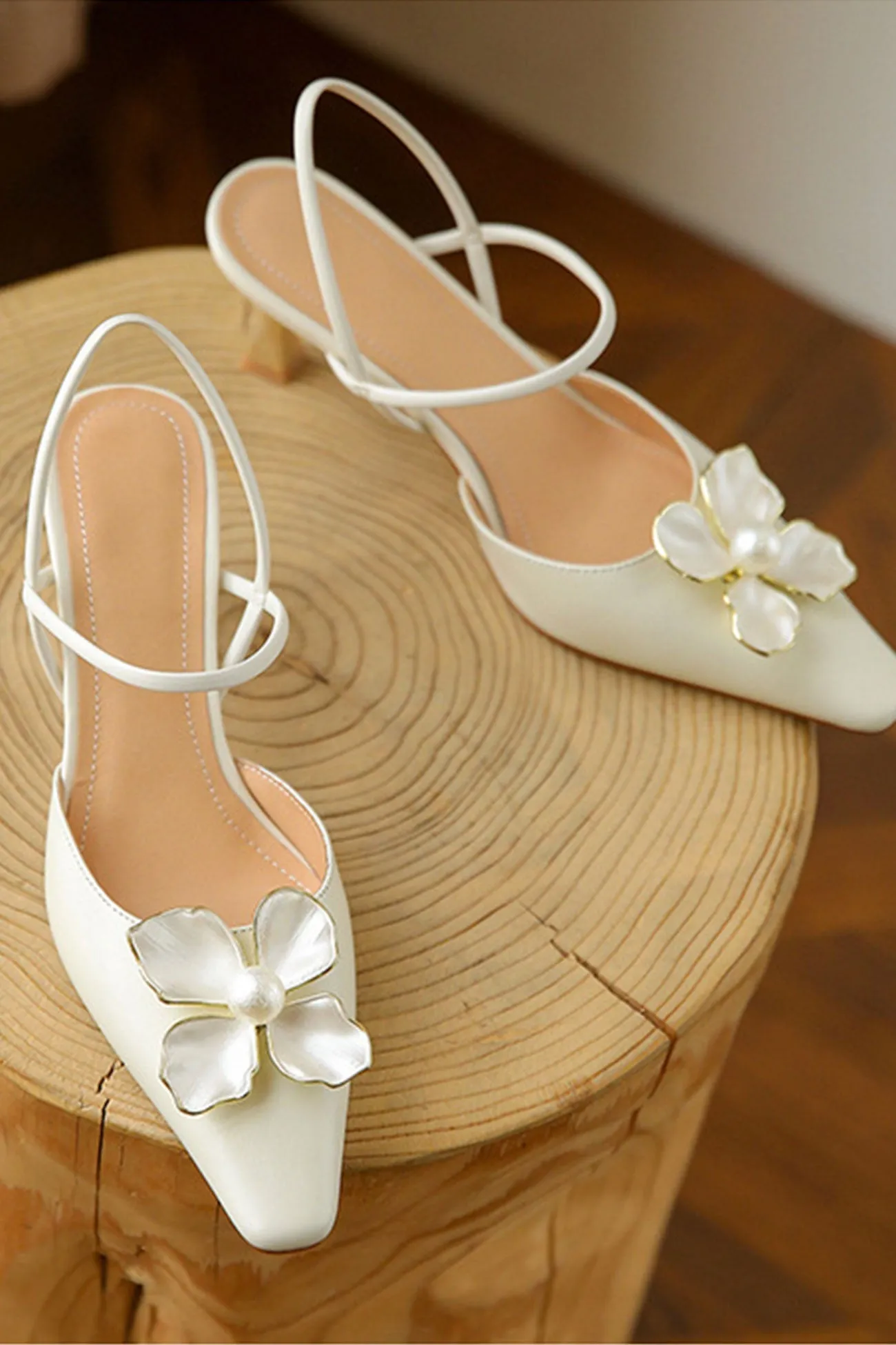 Amozae-Pearl Flower Pointed-Toe Pumps