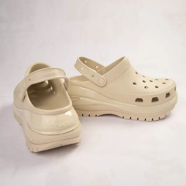 Crocs Classic Mega Crush Clog, Bone