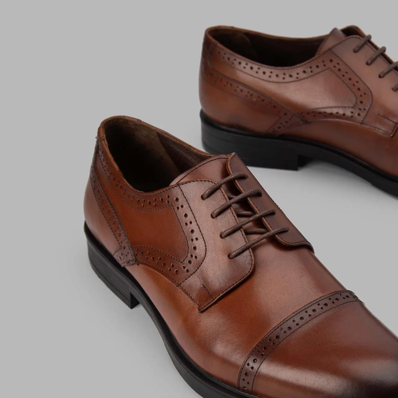 Mens Classic Derby Cap Toe Shoes in Havana Brown Leather