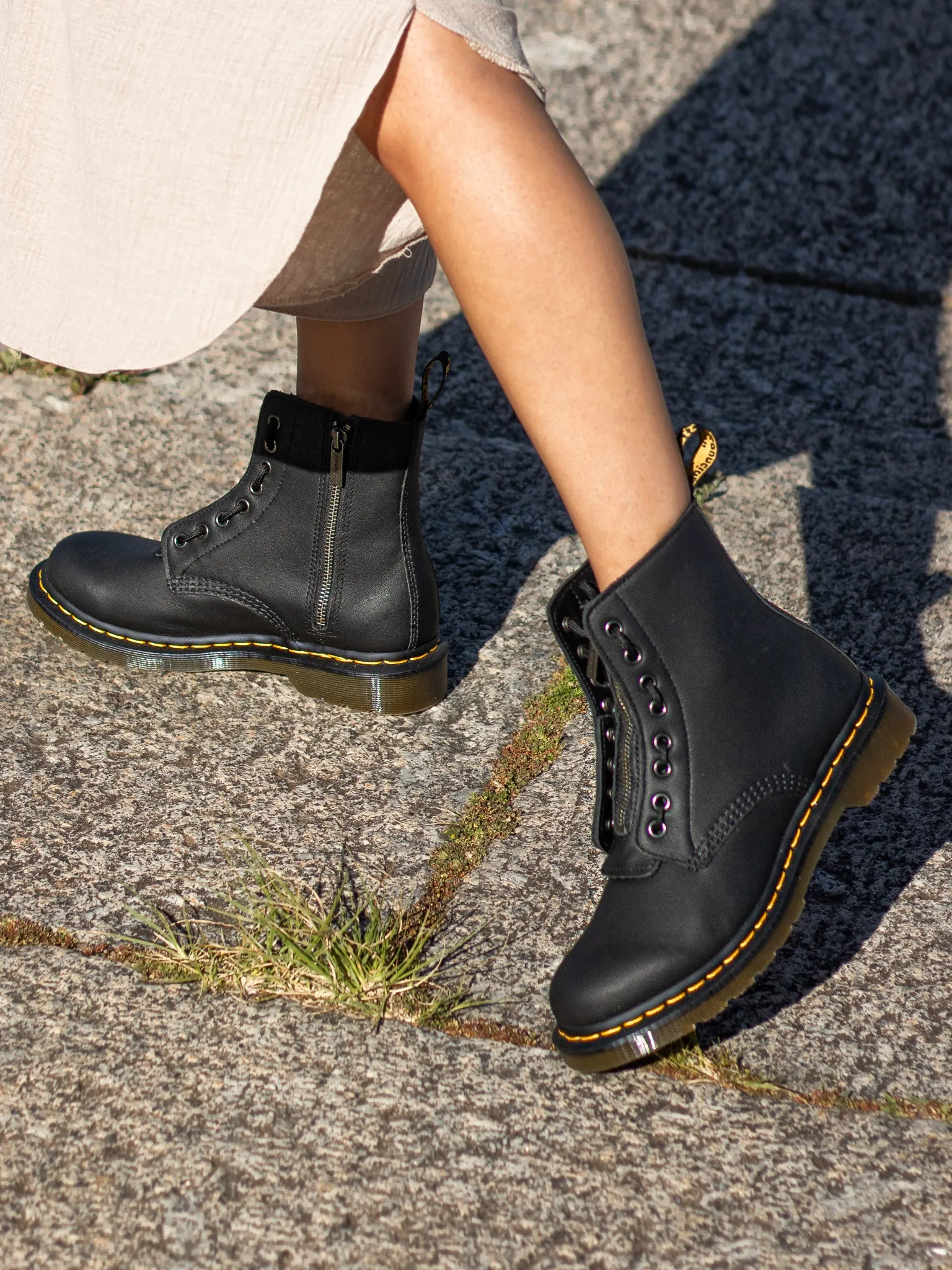 DR. MARTENS 1460 PASCAL FRONT ZIP BLACK NAPPA