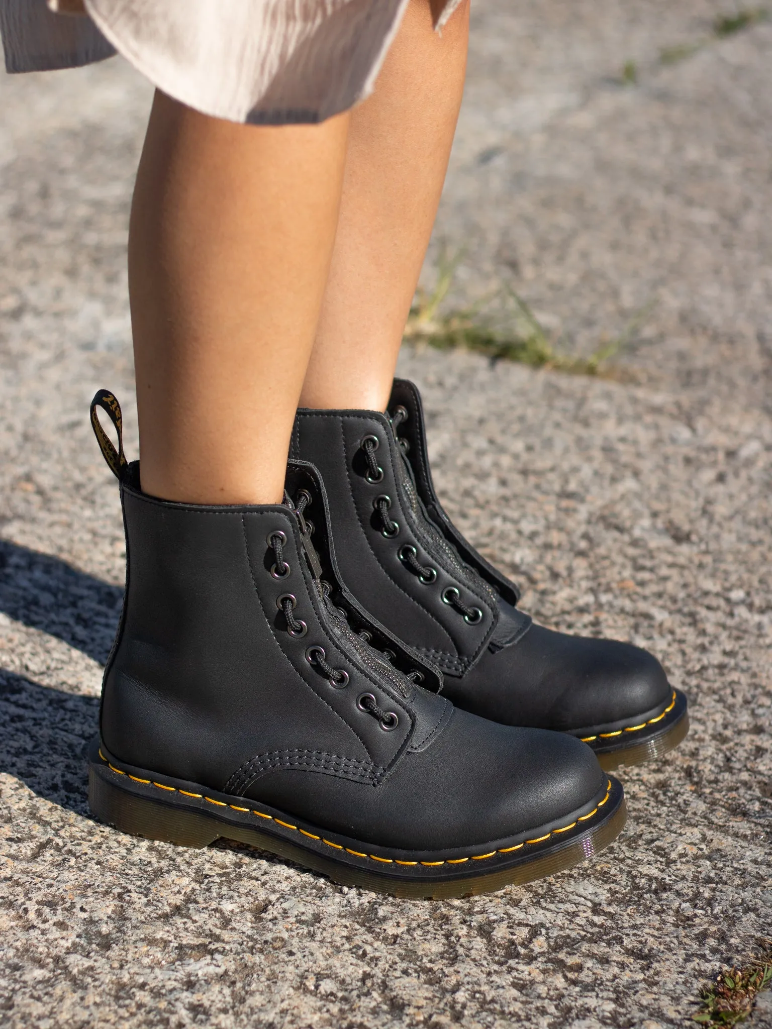 DR. MARTENS 1460 PASCAL FRONT ZIP BLACK NAPPA