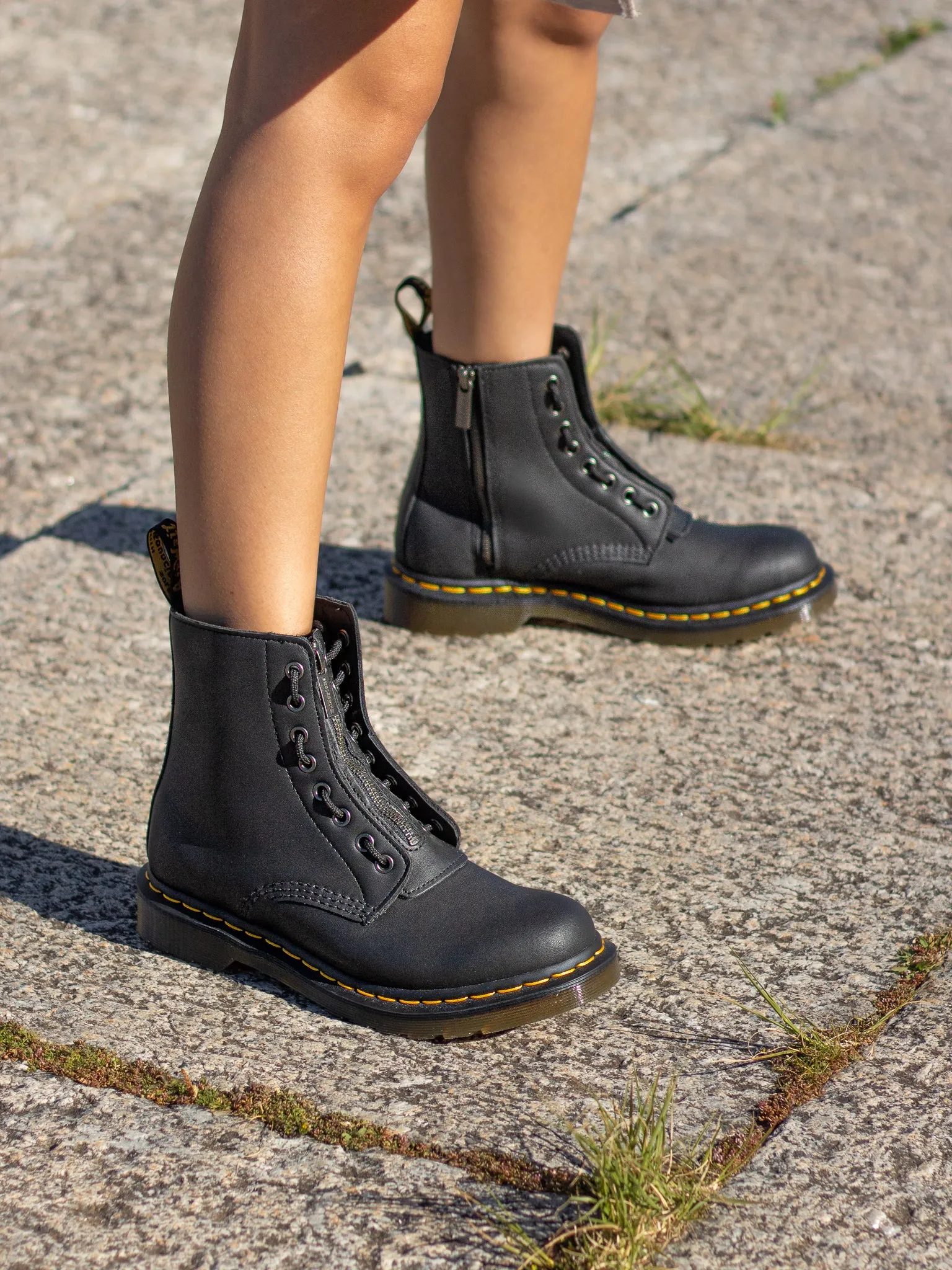 DR. MARTENS 1460 PASCAL FRONT ZIP BLACK NAPPA