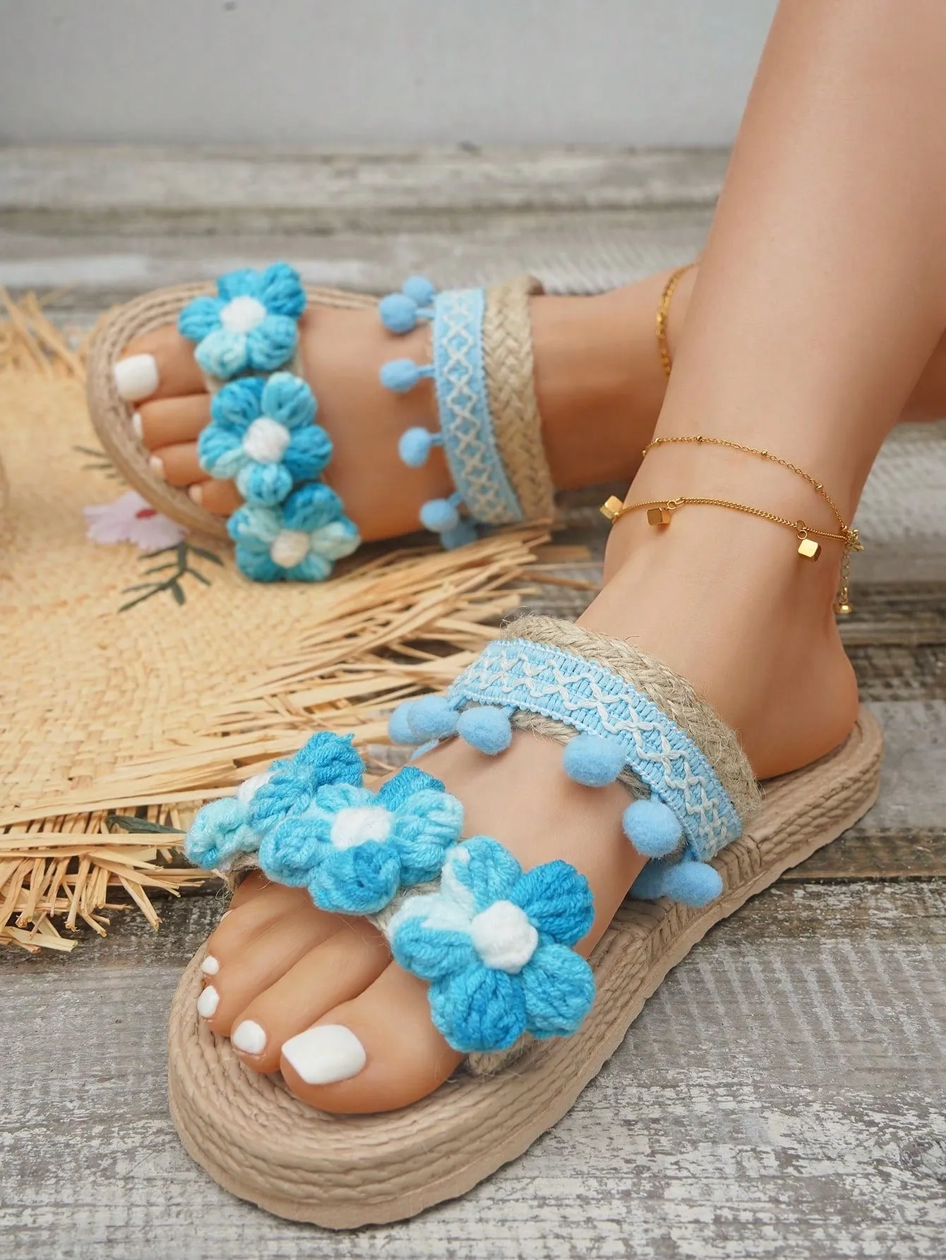 Women's Fashionable And Comfortable Round Toe Slip-On Straw Rope Blue Summer Sandals, Flat Heel